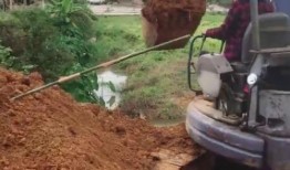 挖掘机新闻爆料视频,现场实况直击，揭秘行业最新动态