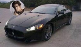 鹿晗爆料豪车图片高清视频,高清视频揭秘明星奢华座驾