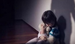 爸爸打女儿爆料视频在线观看,爸爸打女儿现场视频引发社会关注