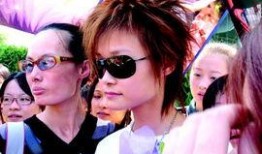 娱乐圈最近的爆料热点,明星恋情曝光，豪门恩怨再起波澜